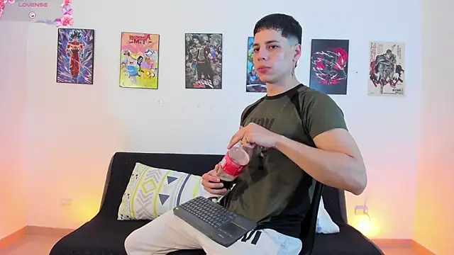 Snapshot of jonathanjoestar_ chatting on 12/15/25, 10:14 jonathanjoestar online show from 12/15/25, 10:14