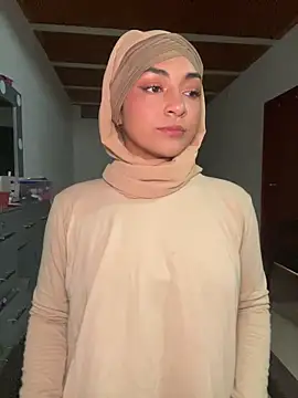 lalilamassu1 online show from 09/13/25, 11:04