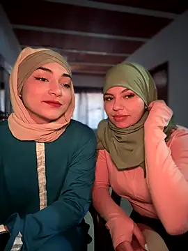 lalilamassu1 online show from 09/15/25, 09:26