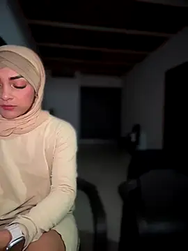 lalilamassu1 online show from 09/30/25, 01:32