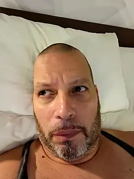 Snapshot of Just2much chatting on 10/23/25, 12:21 Just2much online show from 10/23/25, 12:21