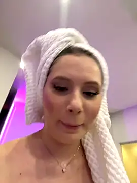 Snapshot of ChloeMarsch chatting on 10/01/25, 04:18 ChloeMarsch online show from 10/01/25, 04:18