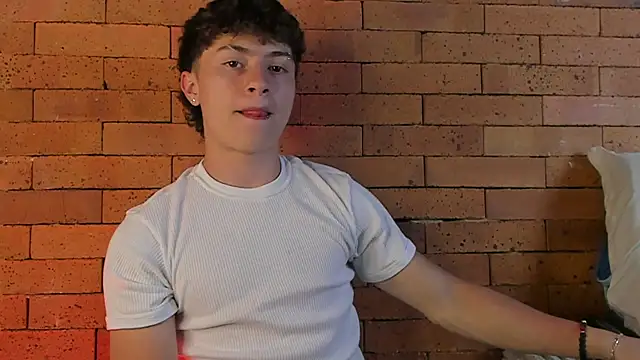 Snapshot of Ares_Dickson chatting on 01/17/25, 03:23 Ares Dickson online show from 01/17/25, 03:23