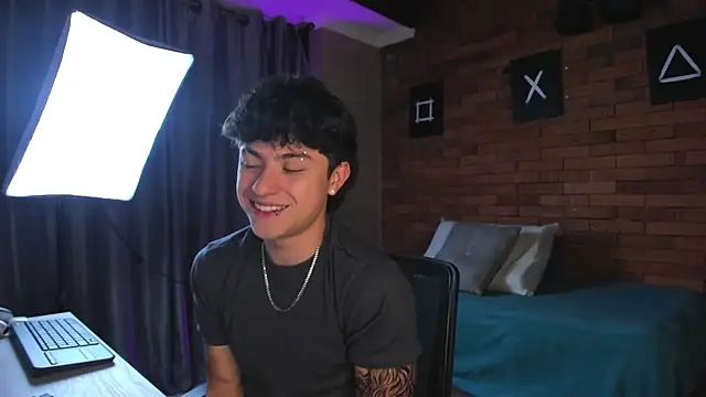 Snapshot of Ares_Dickson chatting on 02/16/25, 03:26 Ares Dickson online show from 02/16/25, 03:26