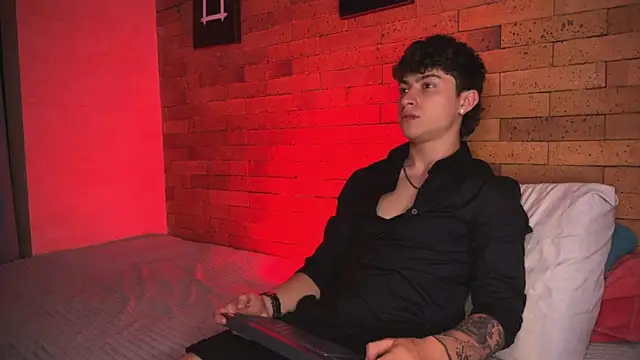 Snapshot of Ares_Dickson chatting on 03/16/25, 04:30 Ares Dickson online show from 03/16/25, 04:30