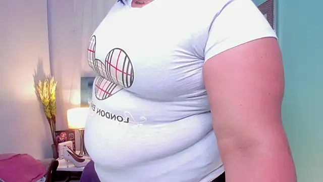 Busty Juicy online show from 02/20/25, 01:14