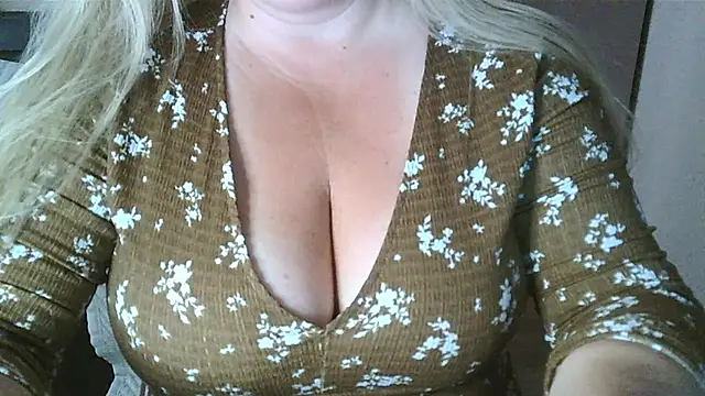 Snapshot of yourmarisexy chatting on 07/20/26, 10:39 yourmarisexy online show from 07/20/26, 10:39