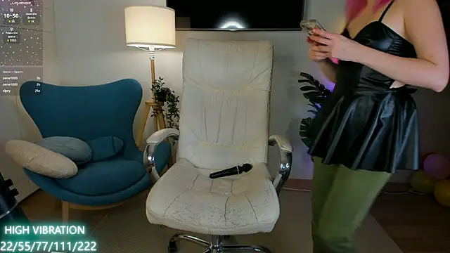 Selena Lily online show from 03/20/25, 04:42