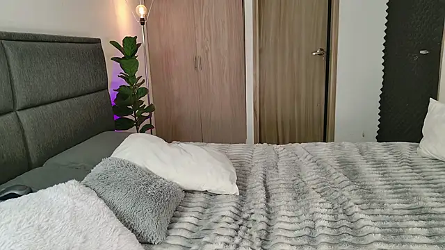 lady ni  online show from 09/24/25, 12:52