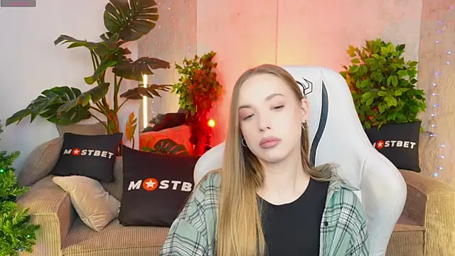 Linda054 online show from 12/14/24, 12:01