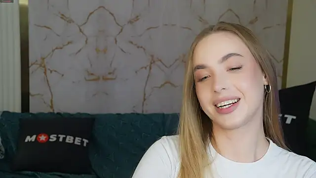 Linda054 online show from 12/15/24, 06:48