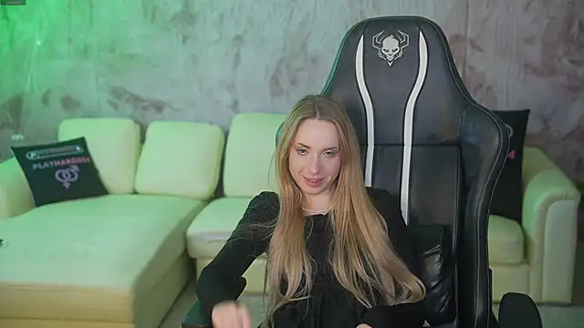 Linda054 online show from 10/18/25, 05:43