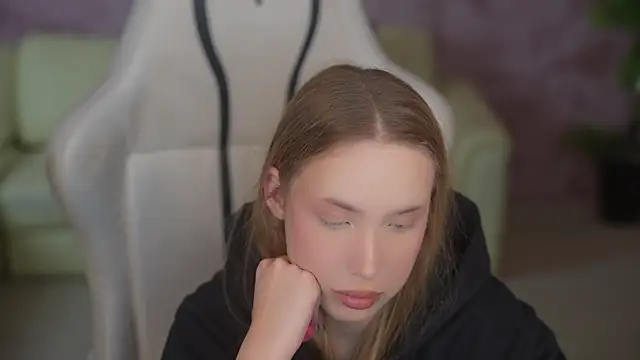 Linda054 online show from 12/02/25, 12:27