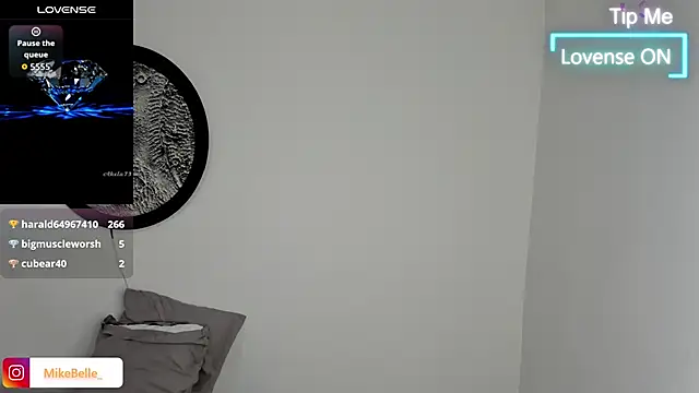 Snapshot of mike_belle chatting on 12/13/25, 07:53 mike belle online show from 12/13/25, 07:53