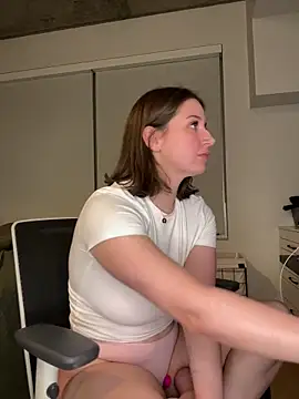 Snapshot of nerdynina chatting on 02/12/25, 12:16 nerdynina online show from 02/12/25, 12:16