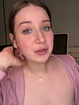 Snapshot of nerdynina chatting on 02/21/25, 11:54 nerdynina online show from 02/21/25, 11:54