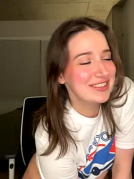 Snapshot of nerdynina chatting on 11/02/25, 12:24 nerdynina online show from 11/02/25, 12:24