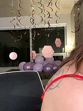 Snapshot of nerdynina chatting on 11/02/25, 10:56 nerdynina online show from 11/02/25, 10:56