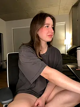 Snapshot of nerdynina chatting on 11/24/25, 03:28 nerdynina online show from 11/24/25, 03:28