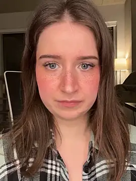 Snapshot of nerdynina chatting on 11/27/25, 11:29 nerdynina online show from 11/27/25, 11:29