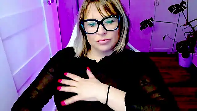 Snapshot of teaseDiana chatting on 03/16/26, 01:37 teaseDiana online show from 03/16/26, 01:37