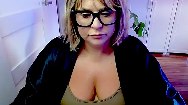 Snapshot of teaseDiana chatting on 05/06/26, 05:46 teaseDiana online show from 05/06/26, 05:46