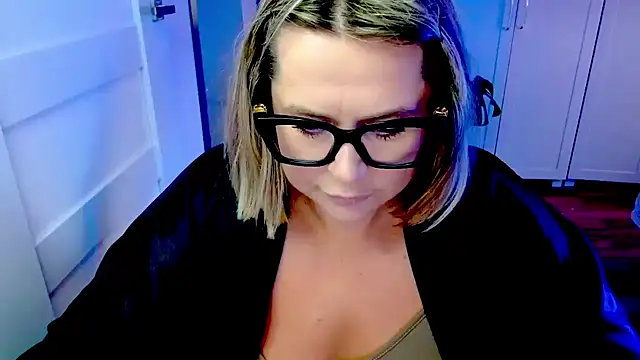 Snapshot of teaseDiana chatting on 05/07/26, 05:46 teaseDiana online show from 05/07/26, 05:46