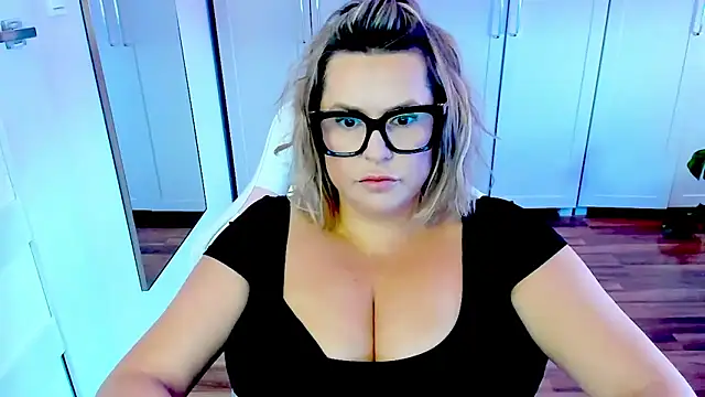 Snapshot of teaseDiana chatting on 06/09/26, 06:03 teaseDiana online show from 06/09/26, 06:03