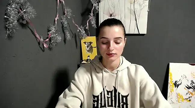 lady olivia  online show from 12/19/24, 04:46