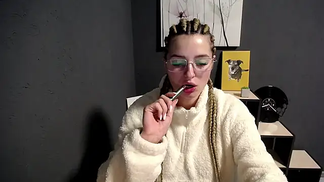 lady olivia  online show from 10/17/25, 02:52