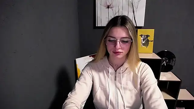 lady olivia  online show from 04/28/26, 03:06
