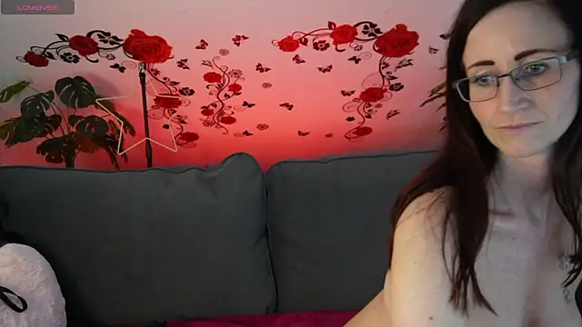 NadjaNeah online show from 02/21/25, 04:16