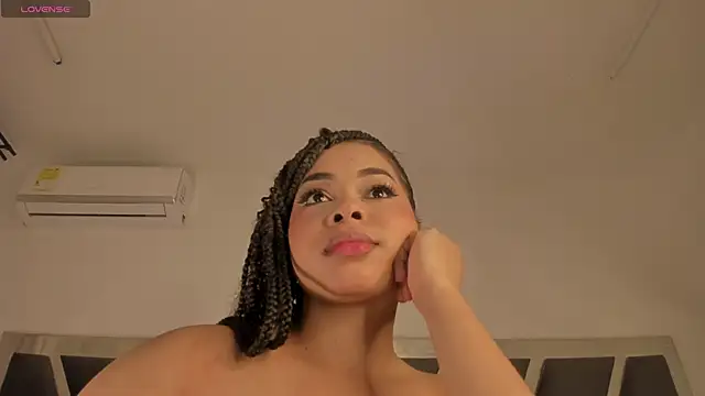 Snapshot of Samanntha_Rose chatting on 10/18/25, 12:50 Samanntha Rose online show from 10/18/25, 12:50