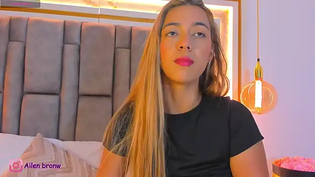 Snapshot of elianabrown chatting on 03/15/26, 01:00 elianabrown online show from 03/15/26, 01:00