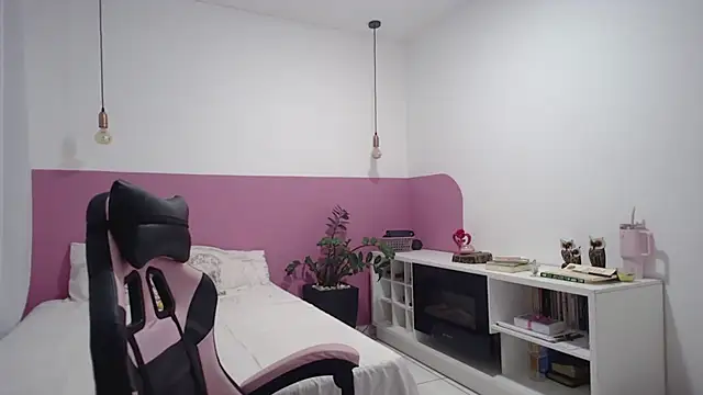 YasmimBrasil online show from 06/08/26, 05:19