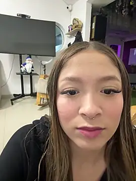 Snapshot of Victoria_Adams14 chatting on 12/19/25, 03:02 Victoria Adams14 online show from 12/19/25, 03:02
