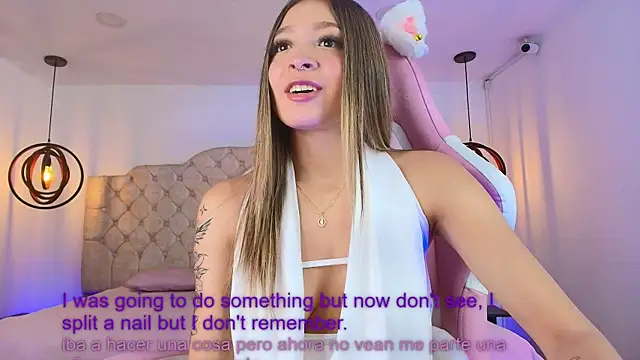 Snapshot of Victoria_Adams14 chatting on 04/27/26, 04:21 Victoria Adams14 online show from 04/27/26, 04:21