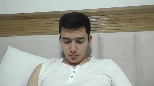 Snapshot of Estebitan_vm chatting on 10/11/25, 03:10 Estebitan vm online show from 10/11/25, 03:10