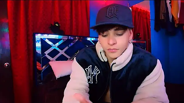 Snapshot of Luke_Howland chatting on 04/12/26, 02:05 Luke Howland online show from 04/12/26, 02:05