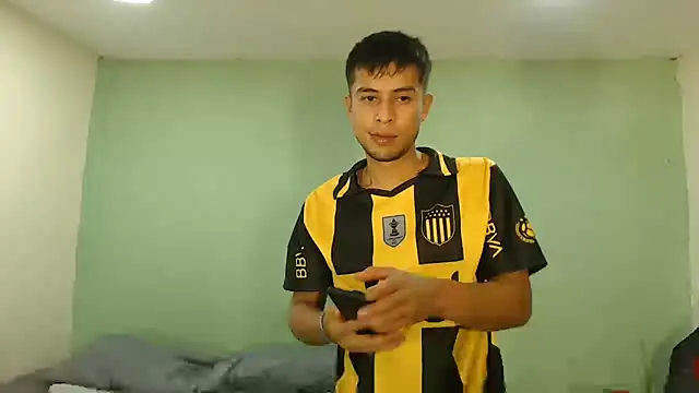 Snapshot of danielitopapuu chatting on 02/11/26, 03:00 danielitopapuu online show from 02/11/26, 03:00