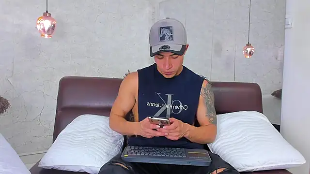 Bryson Collins  online show from 01/11/25, 09:15