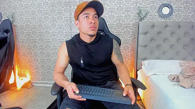 Bryson Collins  online show from 02/03/25, 11:09