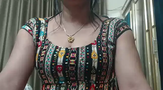 Snapshot of desi-maisa130 chatting on 01/27/25, 05:15 desi-maisa130 online show from 01/27/25, 05:15