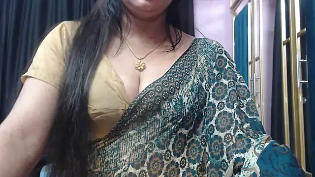 Snapshot of desi-maisa130 chatting on 10/17/25, 05:26 desi-maisa130 online show from 10/17/25, 05:26