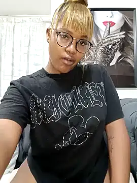 Snapshot of charmainexxx chatting on 11/07/25, 08:09 charmainexxx online show from 11/07/25, 08:09