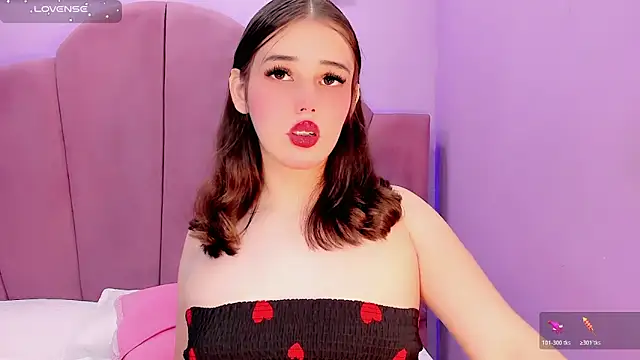 ValeriaAguilar online show from 06/12/26, 10:52