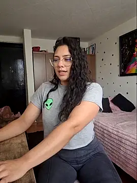 Thaliacooper  online show from 05/26/26, 04:58