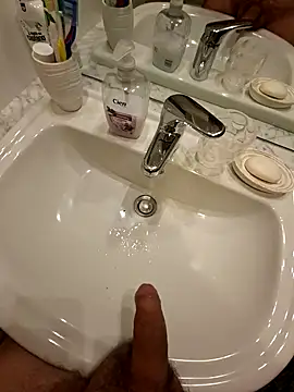 Snapshot of teddy79good chatting on 10/21/25, 04:30 teddy79good online show from 10/21/25, 04:30