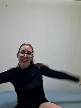 Snapshot of Sarah459 chatting on 12/11/24, 04:42 Sarah459 online show from 12/11/24, 04:42