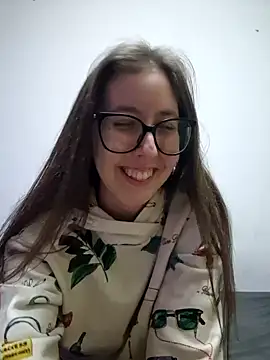 Snapshot of Sarah459 chatting on 01/08/25, 04:33 Sarah459 online show from 01/08/25, 04:33